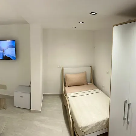 Aloha House * Shkoder